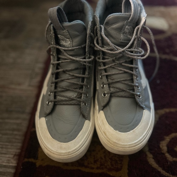 Women’s Vans high top outdoor shoes - Picture 2 of 5